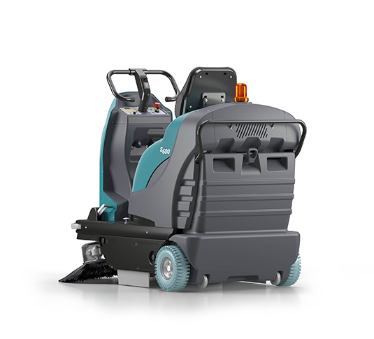S680 Compact Battery Ride-On Sweeper alt 4